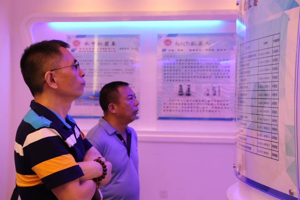 17.10.02 海角视频
成功举办1987届校友30周年毕业聚会373c8a2b56d0acab