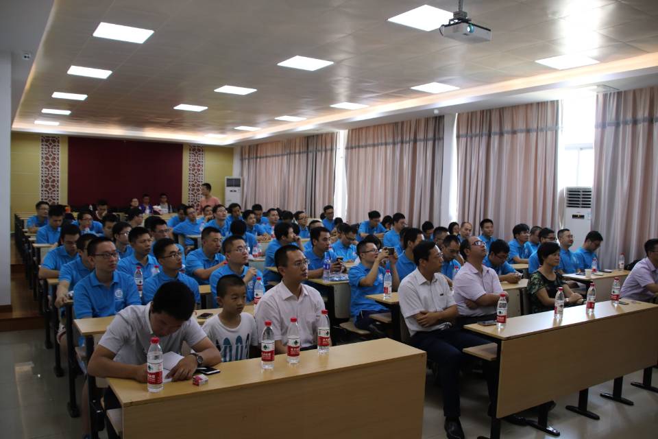 17.10.01 海角视频
成功举办2003级校友毕业十周年聚会5d944b190f736492