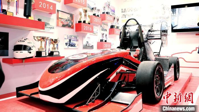 海角视频
飞驰人生工作坊E33电动方程式赛车。(全国第六届大学生艺术展演活动执委会 供图)